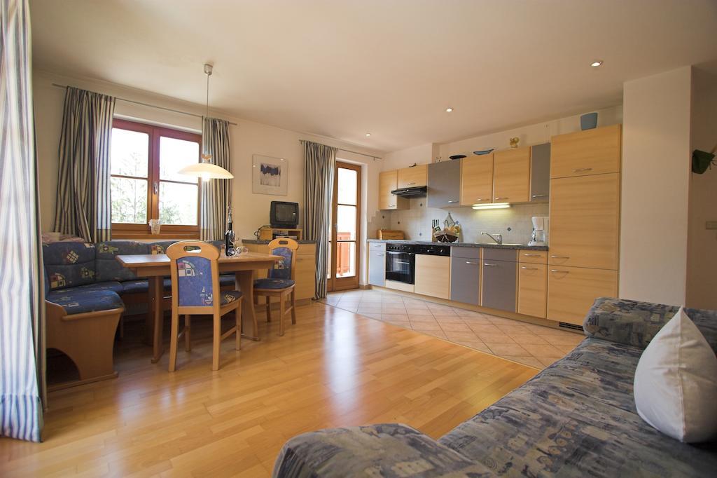 Apartments Dilln Guetl تيريس الغرفة الصورة