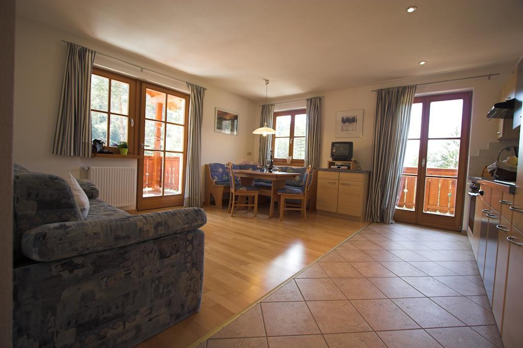 Apartments Dilln Guetl تيريس الغرفة الصورة